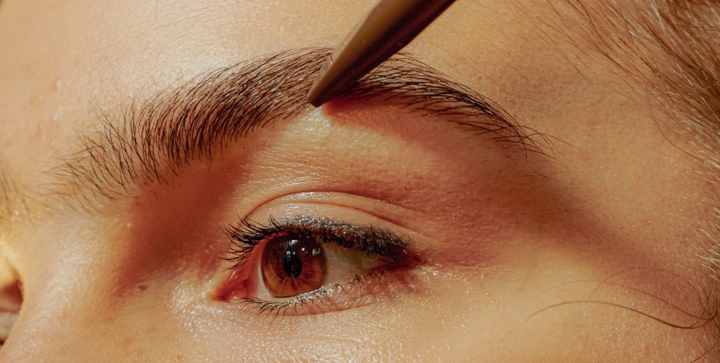 Eyebrows pencils for makeup / MARYNA SVISTUNOVA